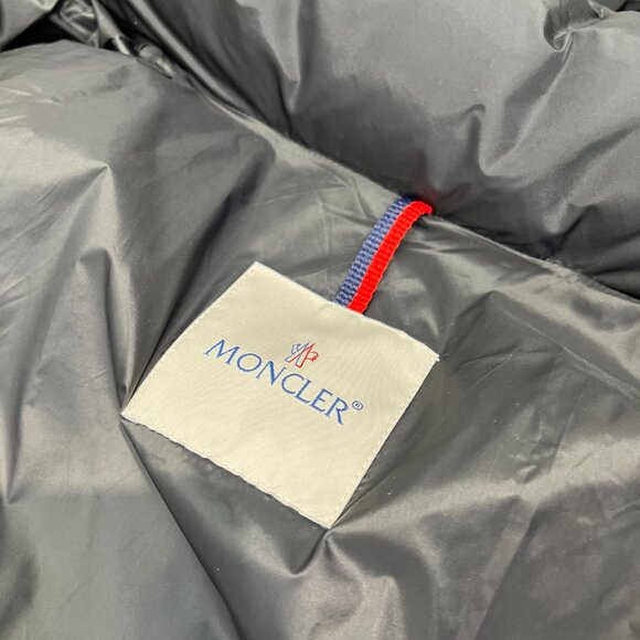 Moncler Black Down Jacket – Authentic, Great Condition - Picture 13 of 16